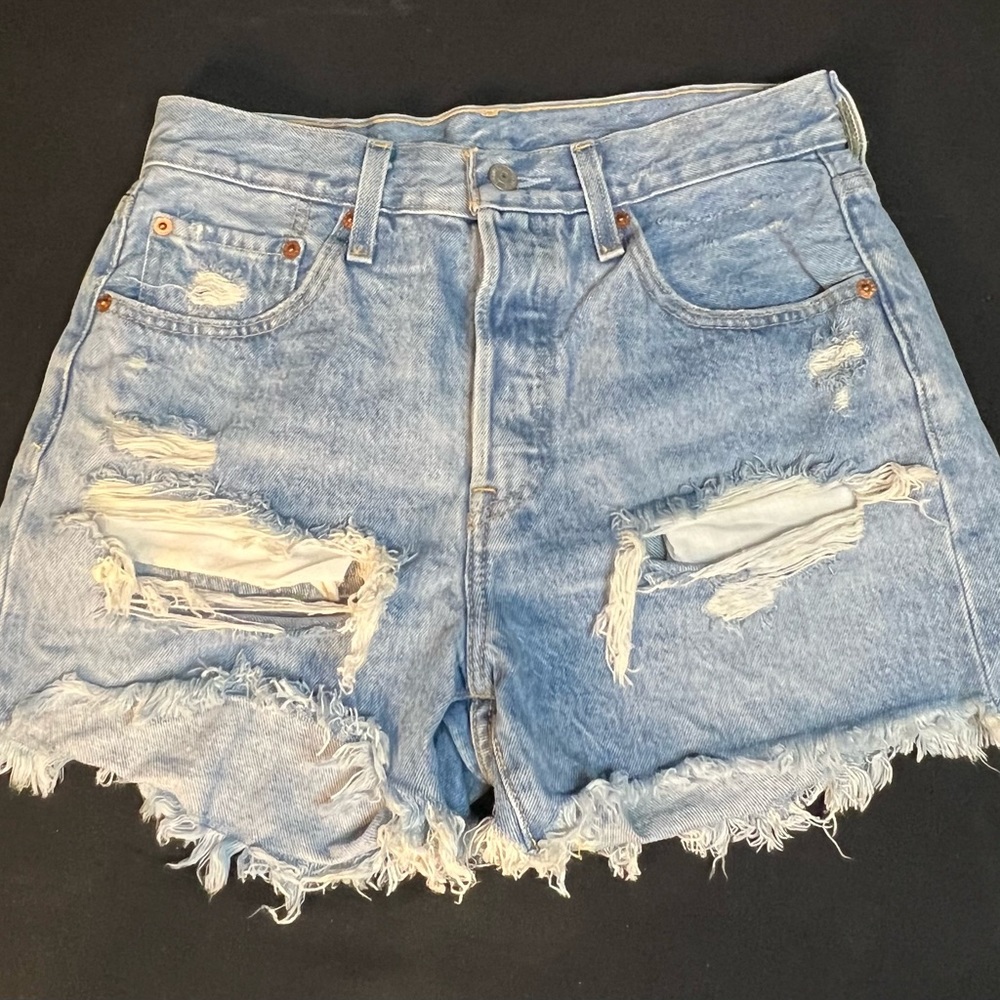 LEVI STRAUSS Vintage Lightwash Denim 501 distress Jean Shorts w27 - Picture 3 of 8